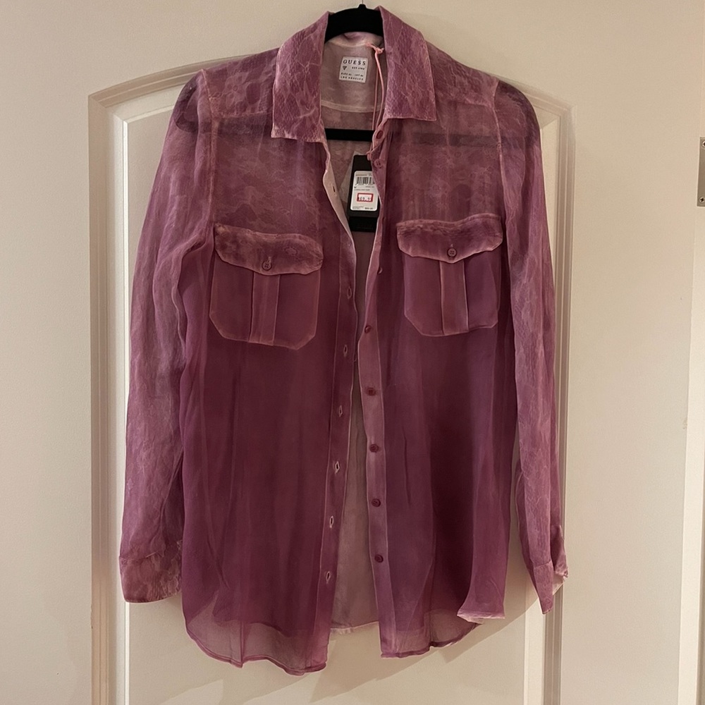 NWT Guess stencil spray shirt M